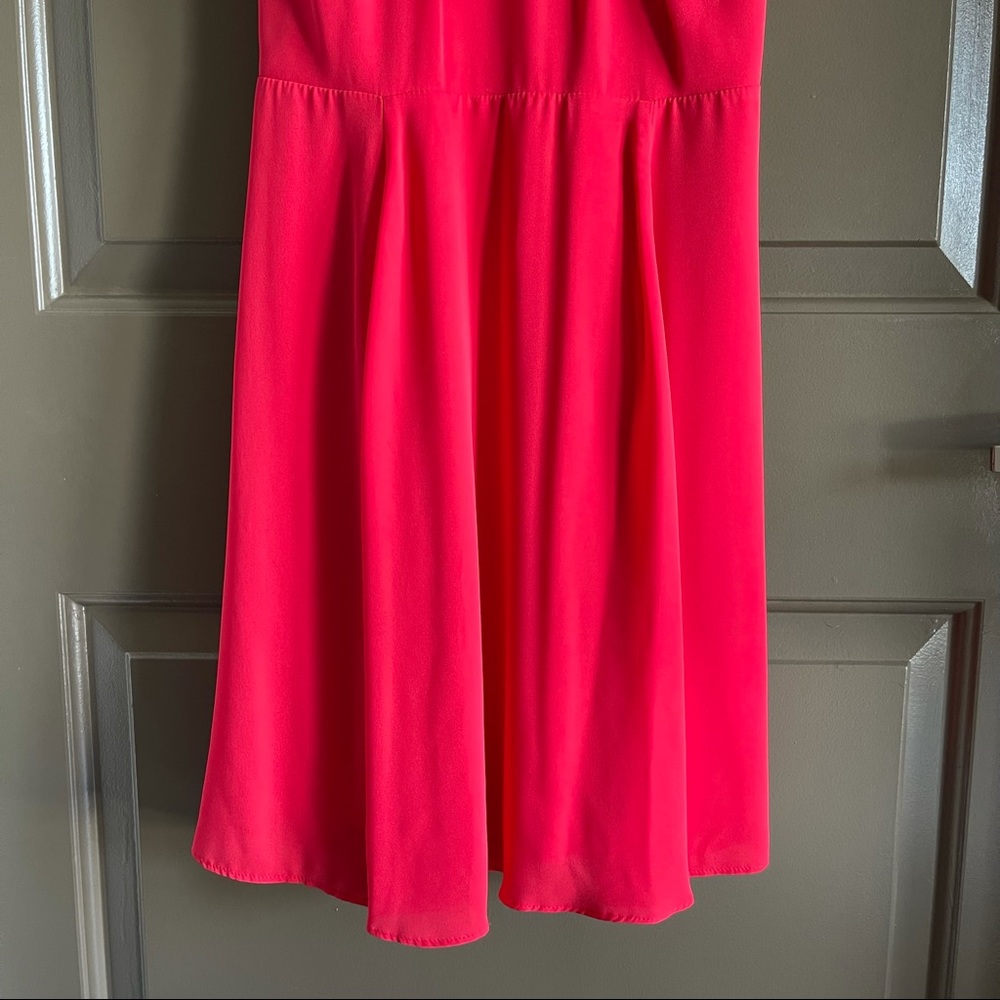 Red Express Dress - Picture 5 of 7